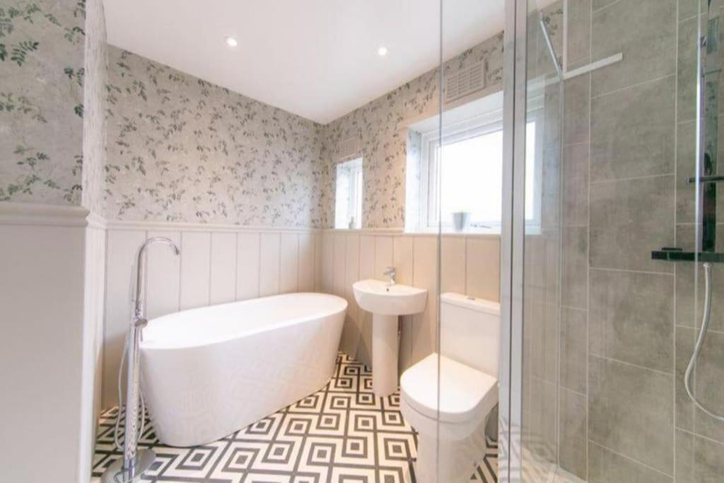 Recently Refurbished Home. Poulton-le-Fylde Екстериор снимка